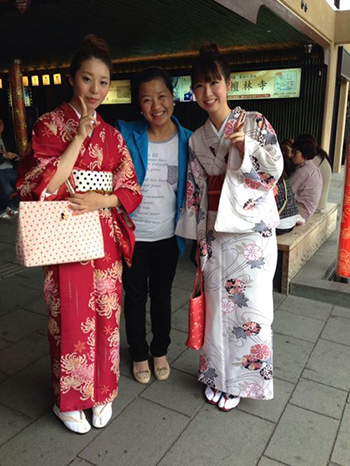 日本美女合影.jpg
