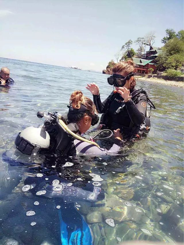 海边潜水.jpg
